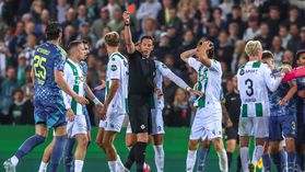 Escândalo: Ajax sofre empate aos 90+9' e entrega liderança ao PSV