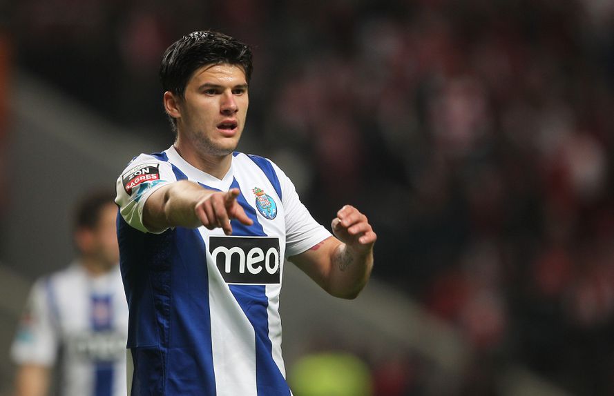 Cristian Sapunaru ao serviço do FC Porto (A BOLA/Paulo Esteves)