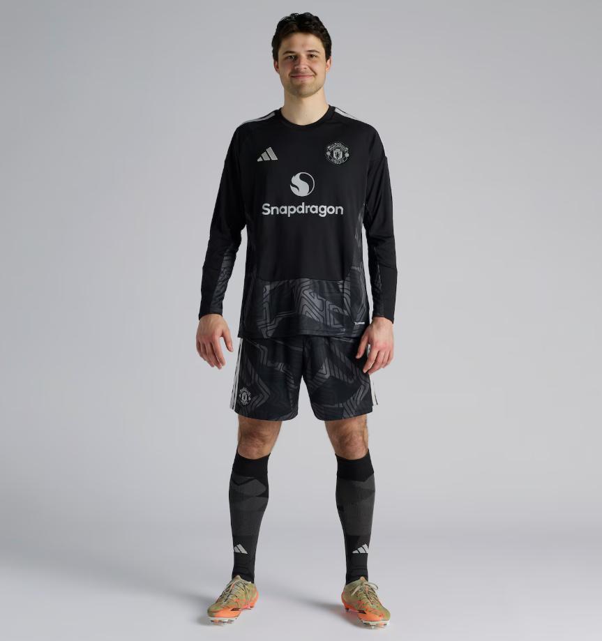 Senne Lammens no novo equipamento principal de guarda-redes -  Foto: Manchester United