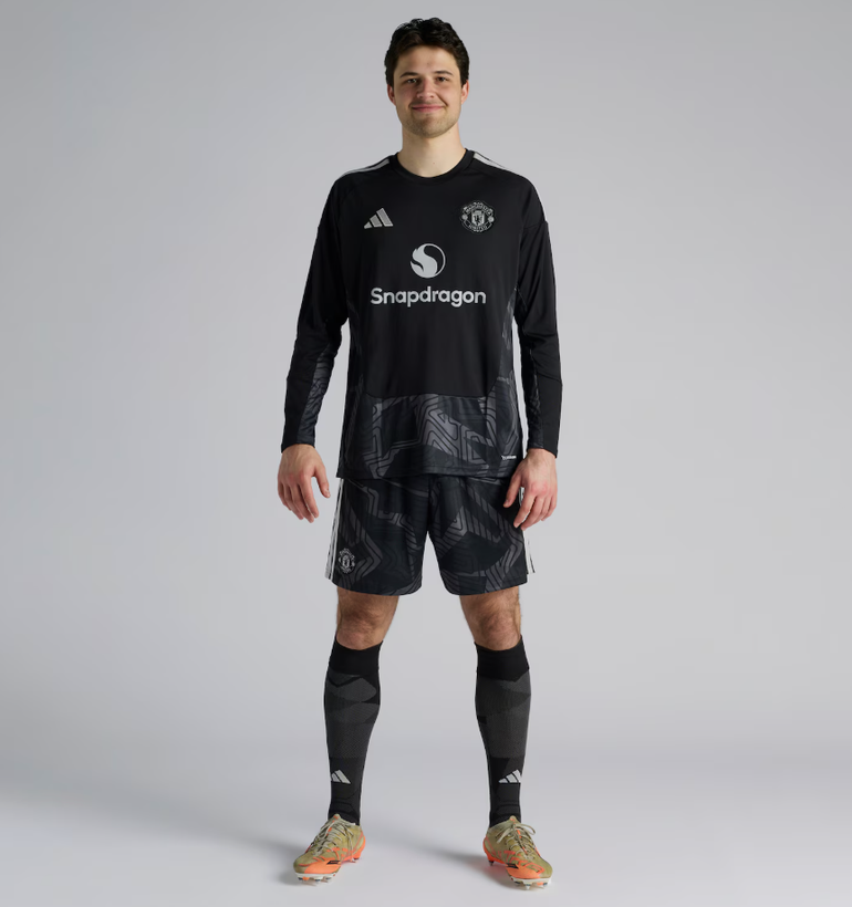 Senne Lammens no novo equipamento principal de guarda-redes -  Foto: Manchester United