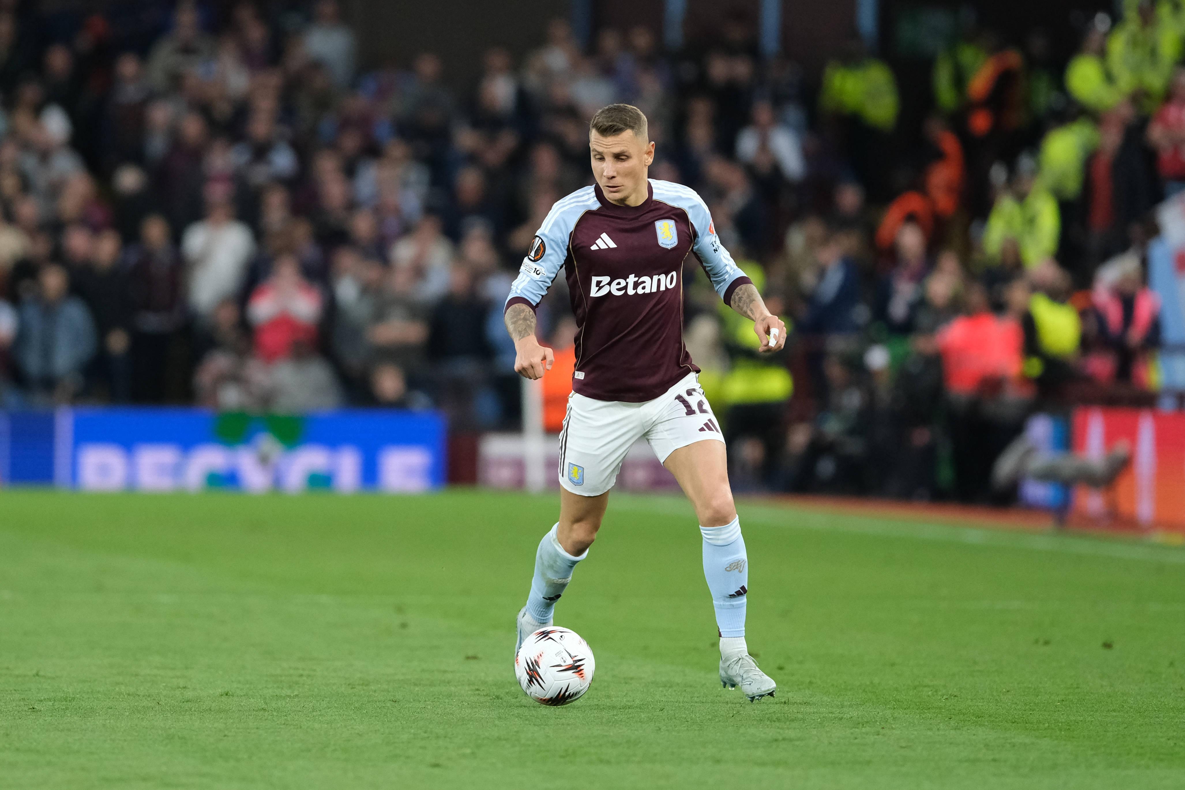 Lucas Digne, Aston Villa, defesa