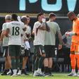 Jogadores do Chelsea em pausa para se refrescarem no Mundial de Clubes, no verão de 2025