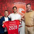 Gonçalo Paciência renovou até junho de 2028. - Foto: SANTA CLARA