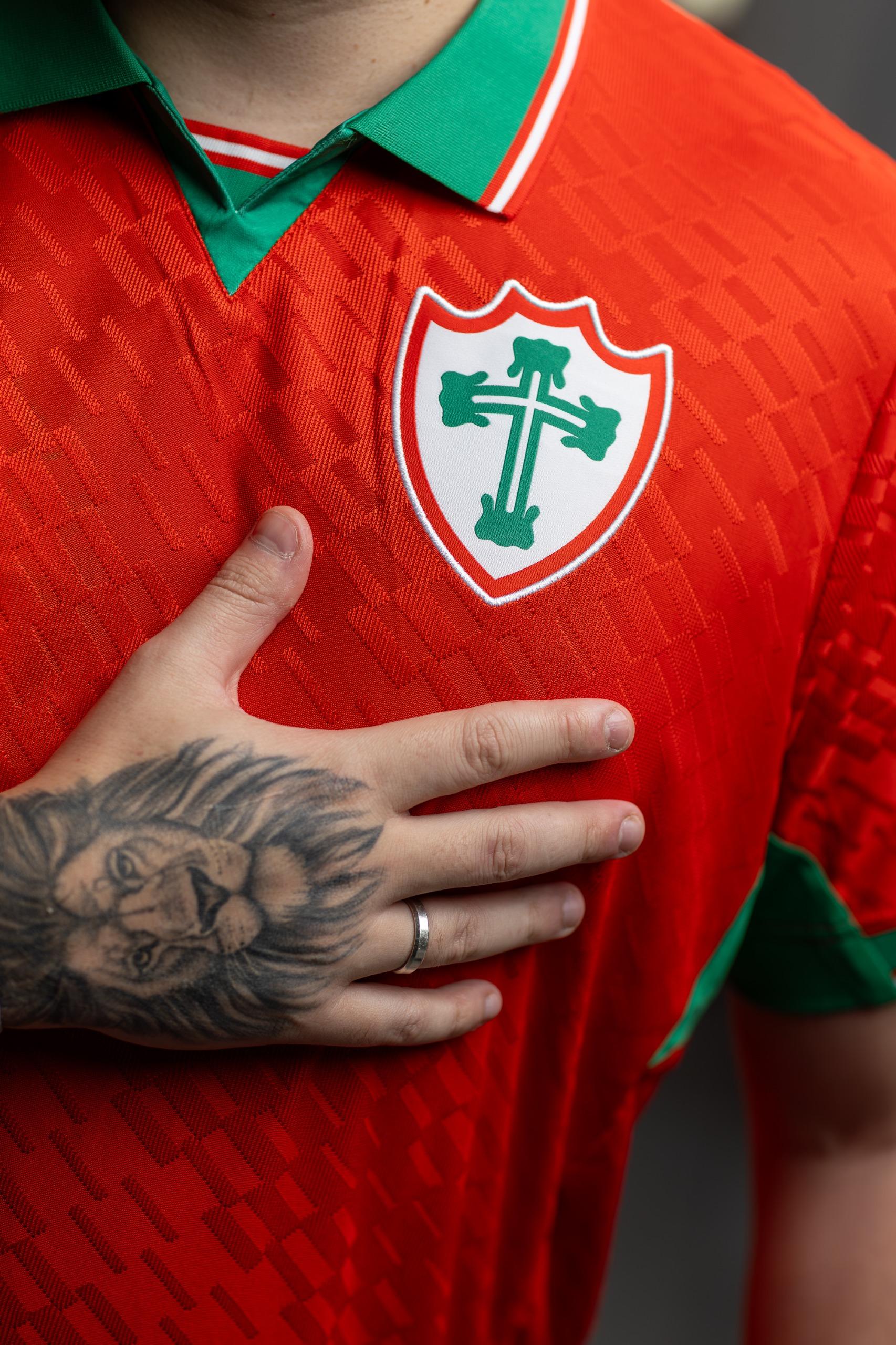 Portuguesa apresenta camisola inspirada na Seleção Nacional - Foto: Portuguesa