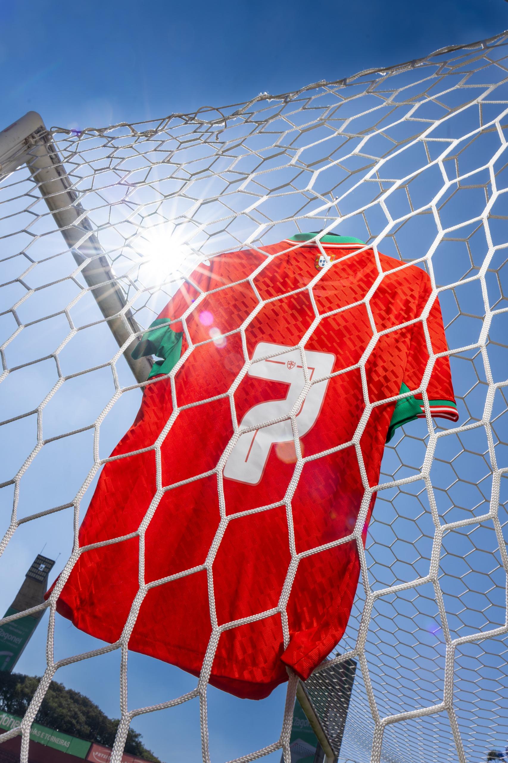 Portuguesa apresenta camisola inspirada na Seleção Nacional - Foto: Portuguesa