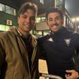 Gabriel foi desenvolvendo proximidade com os jogadores do Estoril, caso de Pizzi, que se vai despedir do futebol no jogo com o Benfica - Foto: D.R.