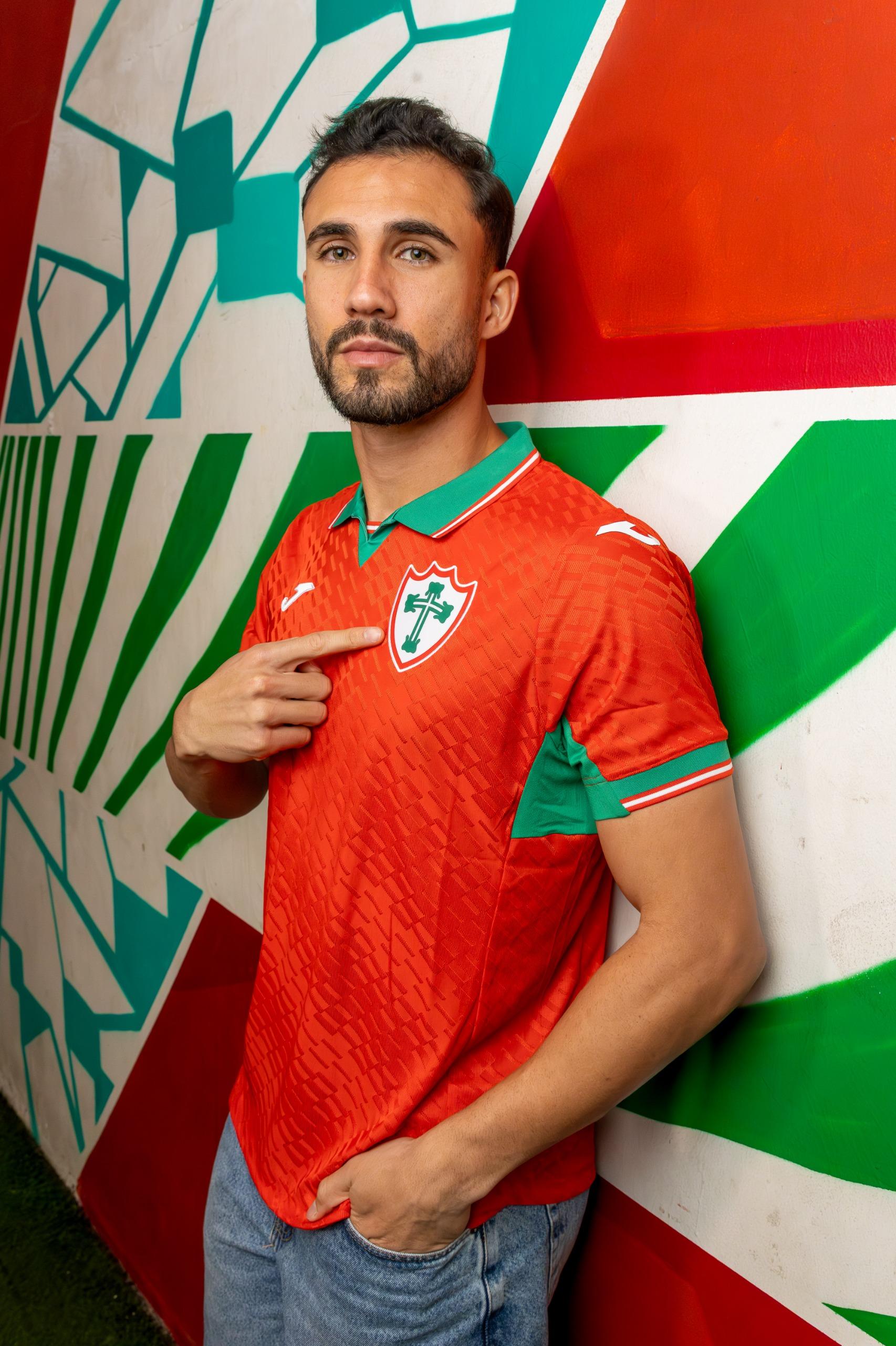 Portuguesa apresenta camisola inspirada na Seleção Nacional - Foto: Portuguesa
