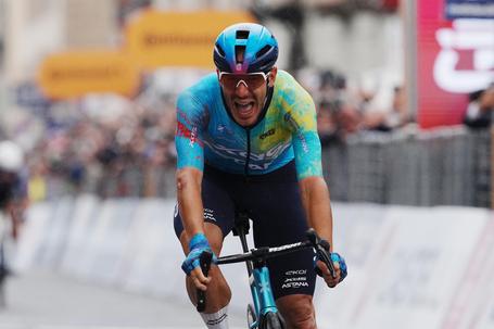 Giro de Itália: Ballerini vence em Napóles, Afonso Eulálio tranquilo de rosa
