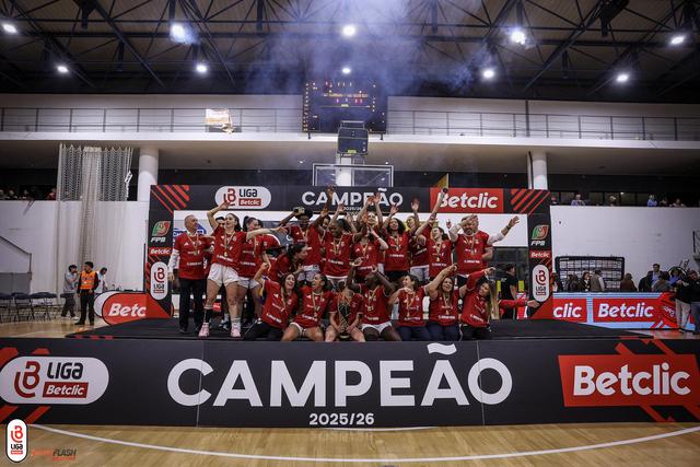 Benfica sagra-se tricampeão nacional