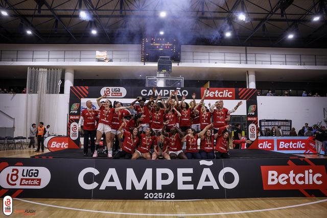 Equipa tricampeã do Benfica em completa renovação