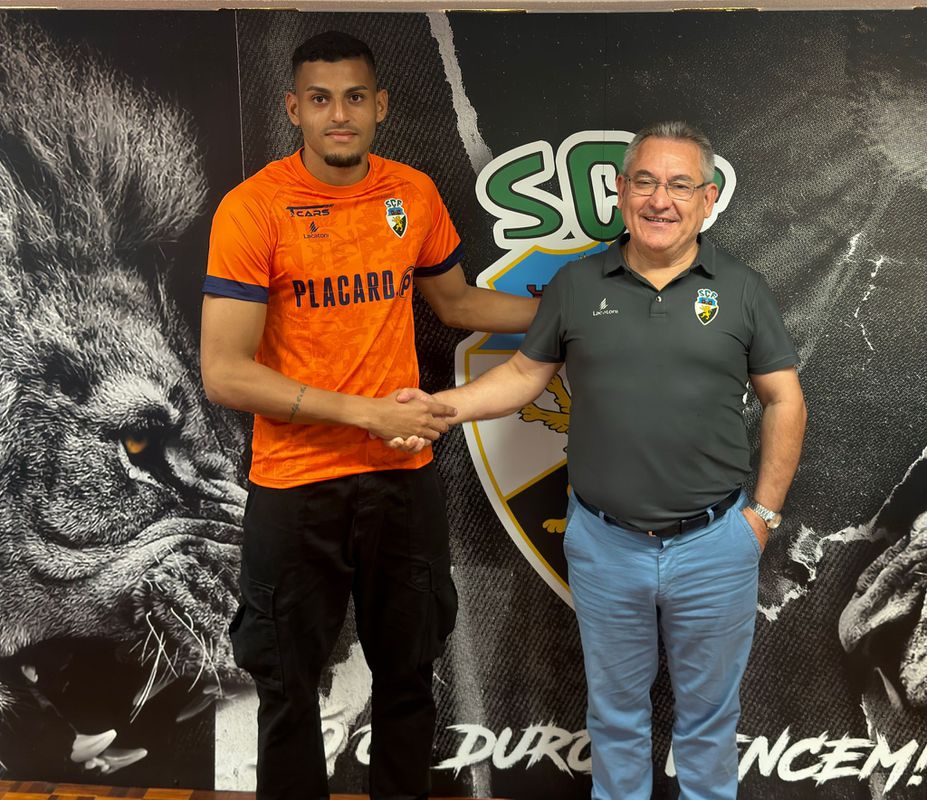 Kaique mantém baliza do Farense ao nível de Velho