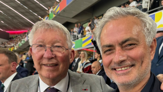 José Mourinho com Sir Alex Ferguson no Allianz Arena