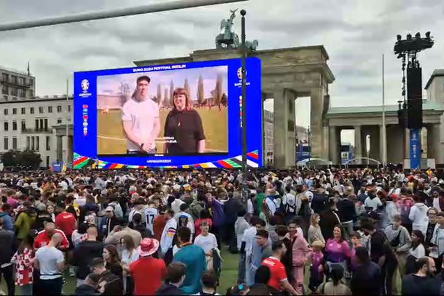 Ambiente na Fan Zone de Berlim