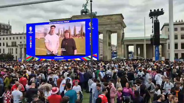 Ambiente na Fan Zone de Berlim