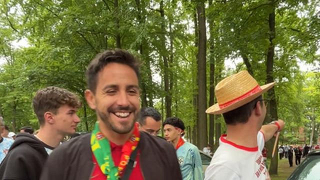 Primos emigrantes reencontram-se no treino de Portugal: «Vendo gelados mas hoje ficou lá a mulher...»