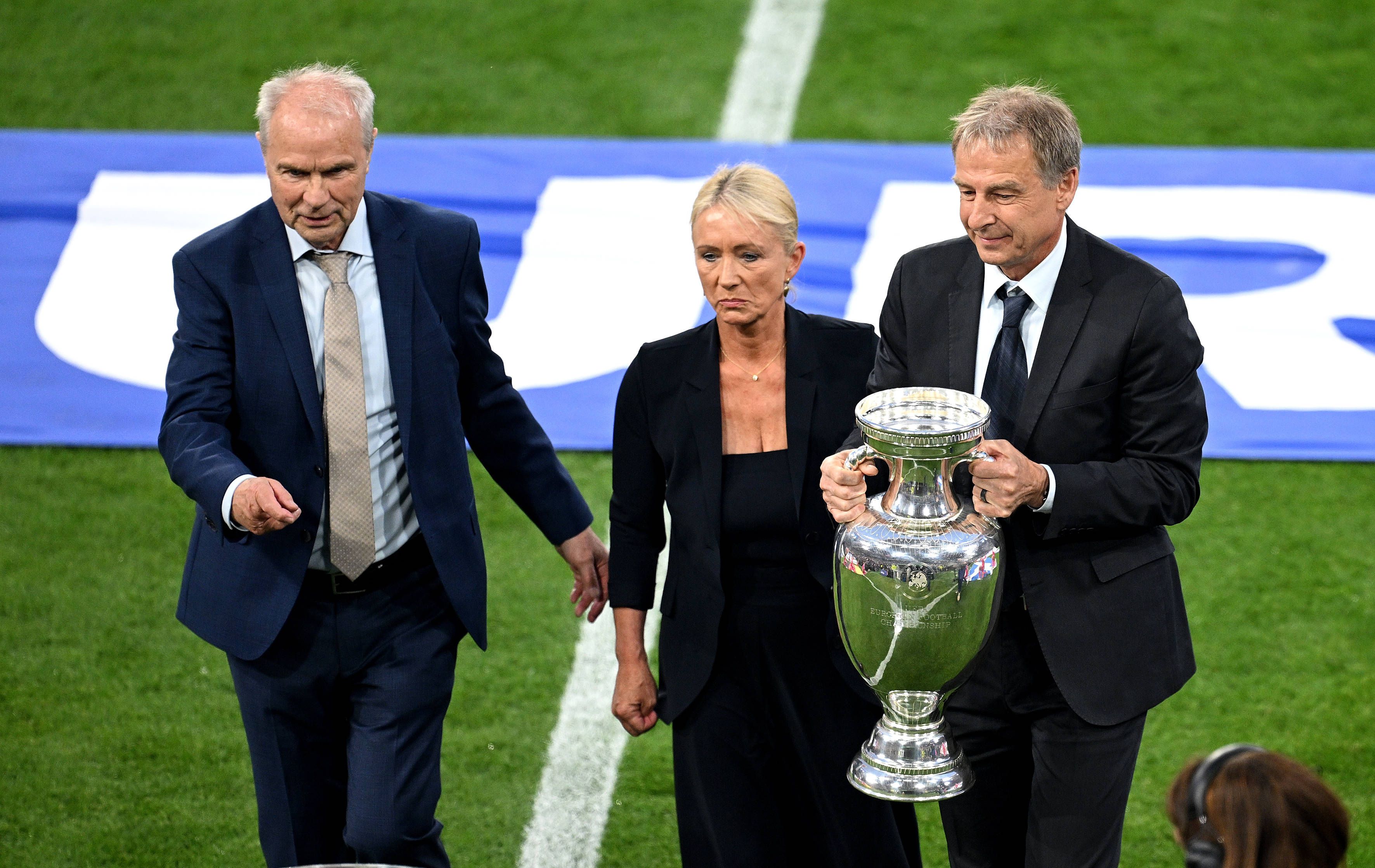 VÍDEO: Homenagem A Beckenbauer No Arranque Do Euro 2024 | Abola.pt