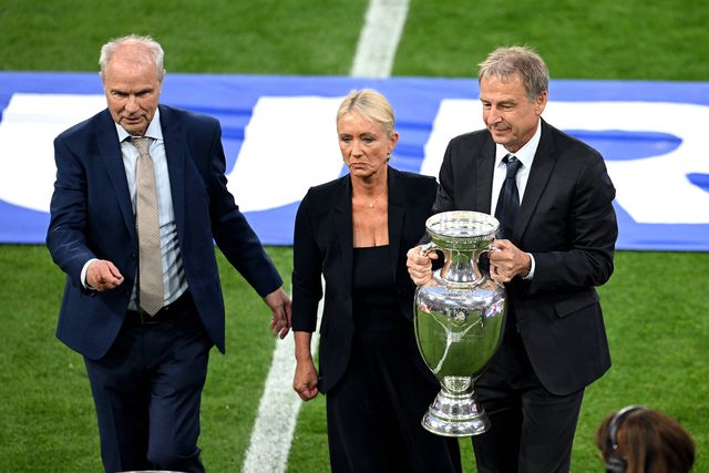 VÍDEO: homenagem a Beckenbauer no arranque do Euro 2024