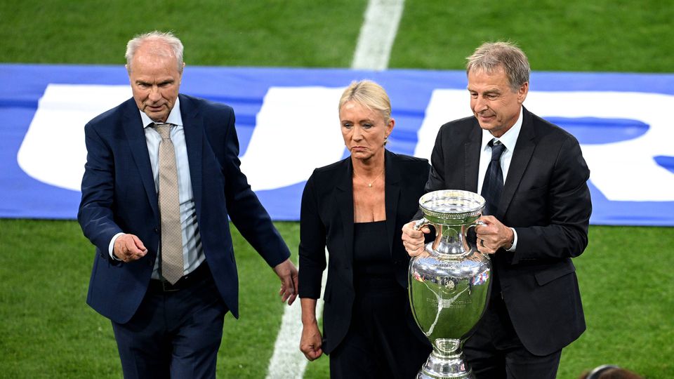 VÍDEO: homenagem a Beckenbauer no arranque do Euro 2024