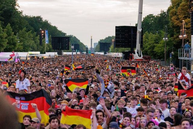 As portas de Berlim também já abriram para o Euro (vídeos)