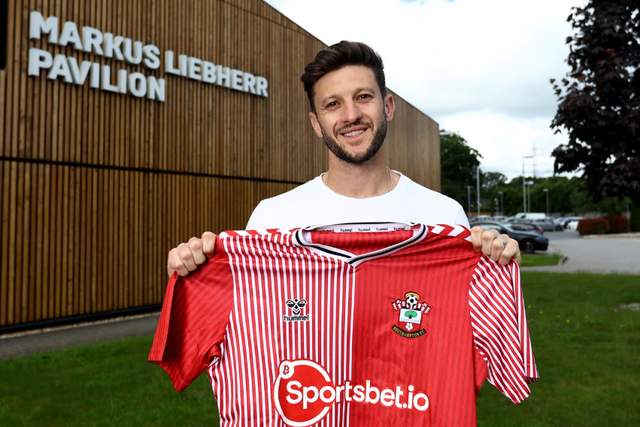 Mercado (oficial): Lallana de regresso ao Southampton 10 anos depois