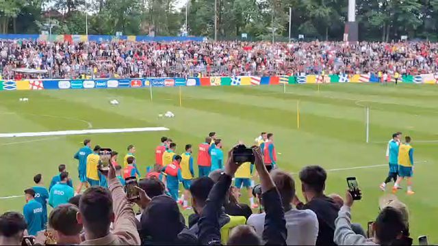 A entrada da Seleção Nacional para o treino