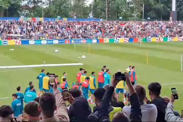 A entrada da Seleção Nacional para o treino
