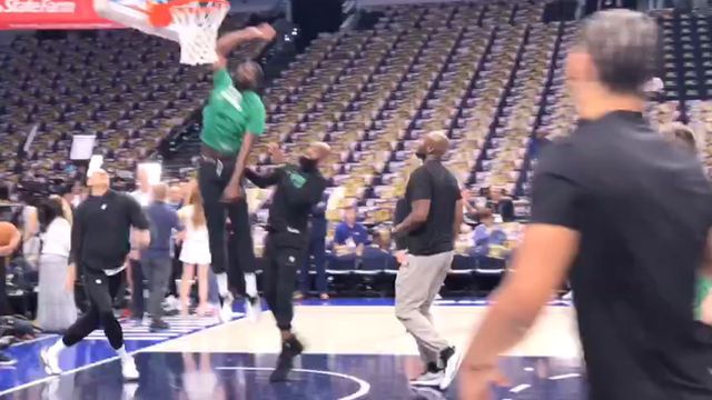 O aquecimento de Neemias Queta para o jogo 4 da final da NBA