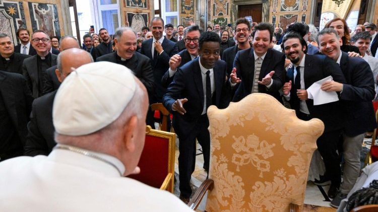 'Plantel de luxo' de humoristas recebido no Vaticano