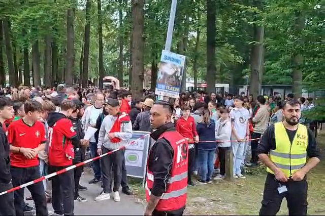 A 'loucura' para ver... um treino de Portugal