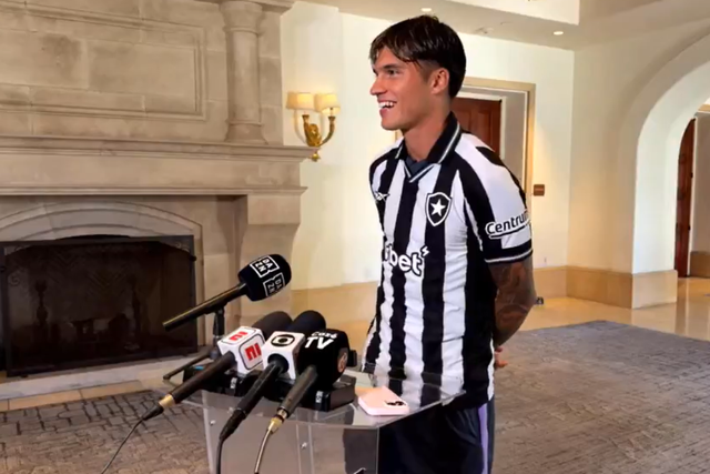 «Não é meu irmão»: momento insólito na apresentação de reforço de Renato Paiva (vídeo)