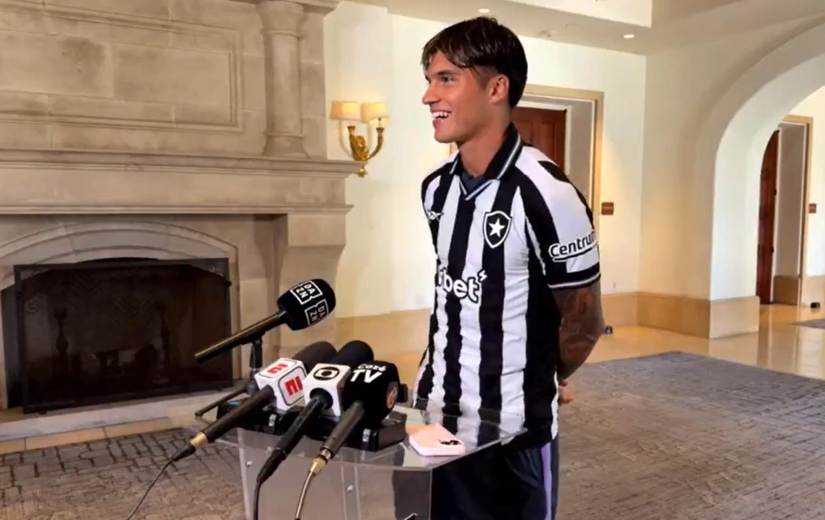 «Não é meu irmão»: momento insólito na apresentação de reforço de Renato Paiva (vídeo)