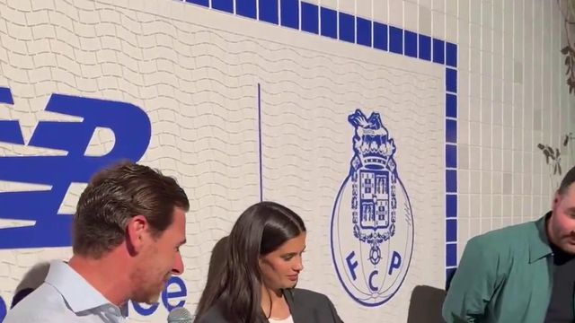 Sara Sampaio mostra camisola do FC Porto