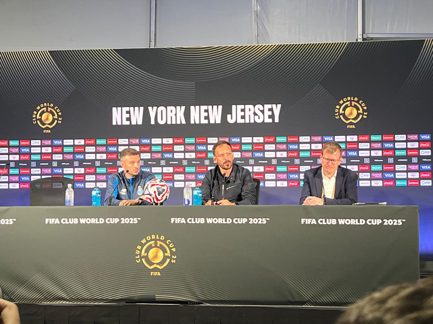 Martín Anselmi na sala de imprensa do MetLife Stadium, em Nova Jérsia, na antevisão ao duelo com o Palmeiras (Foto: A BOLA)