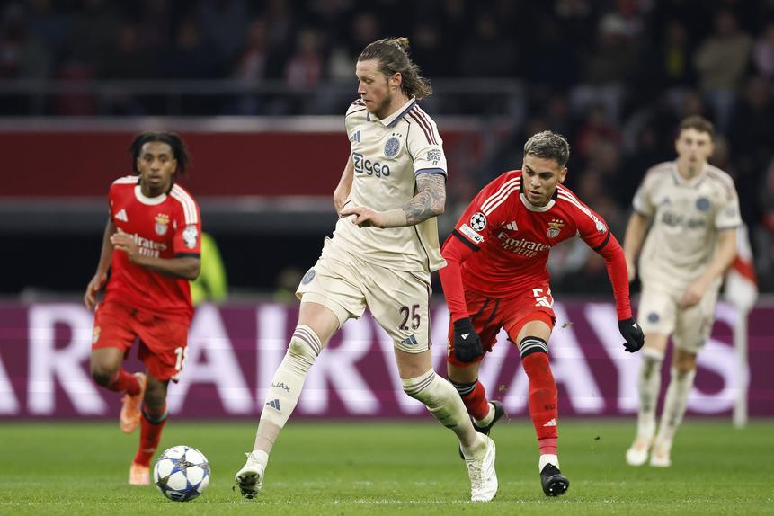 Weghorst defrontou o Benfica na Liga dos Campeões, em novembro de 2025