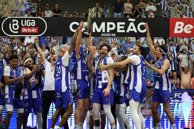 FC Porto conquistou o 13.º título de campeão nacional após vencer o Benfica.