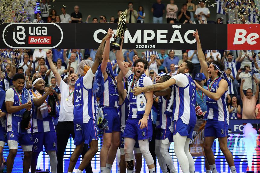 FC Porto conquistou o 13.º título de campeão nacional após vencer o Benfica.