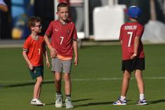 Invasão de mini-Ronaldos no primeiro treino da Seleção nos EUA
