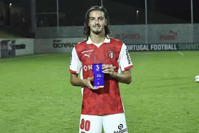João Vasconcelos tem tido uma carreira ligada ao SC Braga, mas pode mudar de ares e rumar ao Santa Clara — Foto: FPF