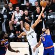 Wembanyama frente a Jalen Brunson