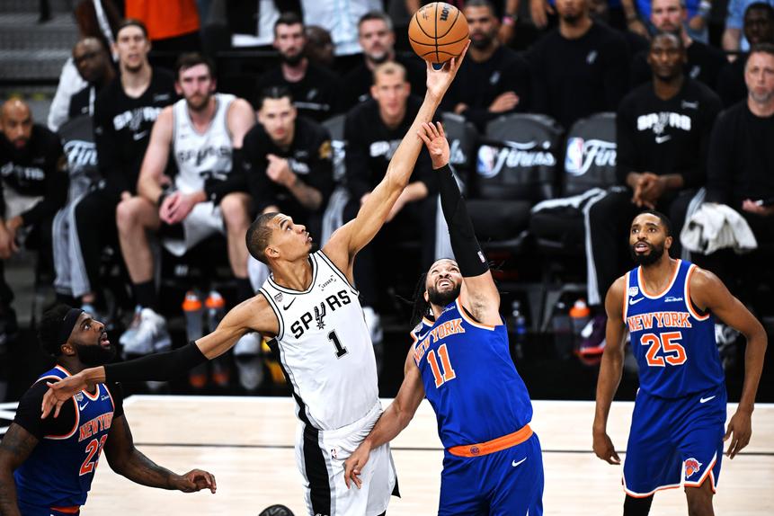 Wembanyama frente a Jalen Brunson