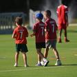 Mini-Ronaldos invadem quartel-general para ver o grande Ronaldo