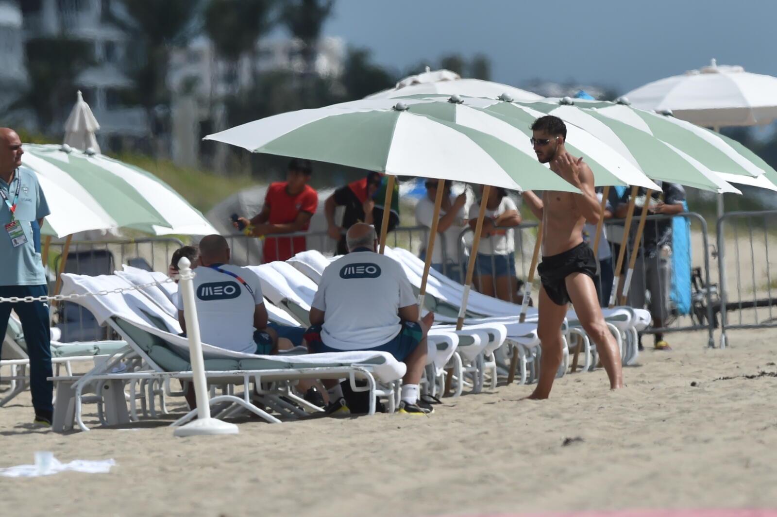 Jogadores da Seleção na praia em Palm Beach - Foto: Miguel Nunes