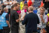 Jurgen Klopp a falar com Julian Nagelsmann em direto na televisão
