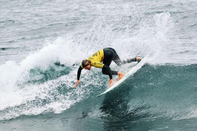 Maria Salgado é a nova campeã nacional de surf. Foto Jorge Matreno/ANSurfistas