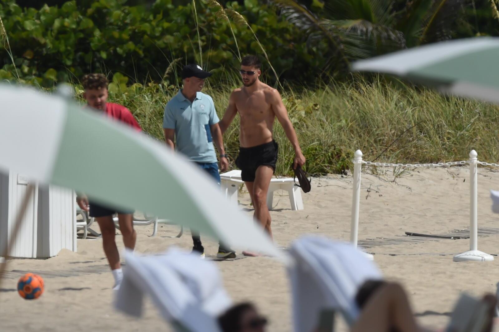 Jogadores da Seleção na praia em Palm Beach - Foto: Miguel Nunes