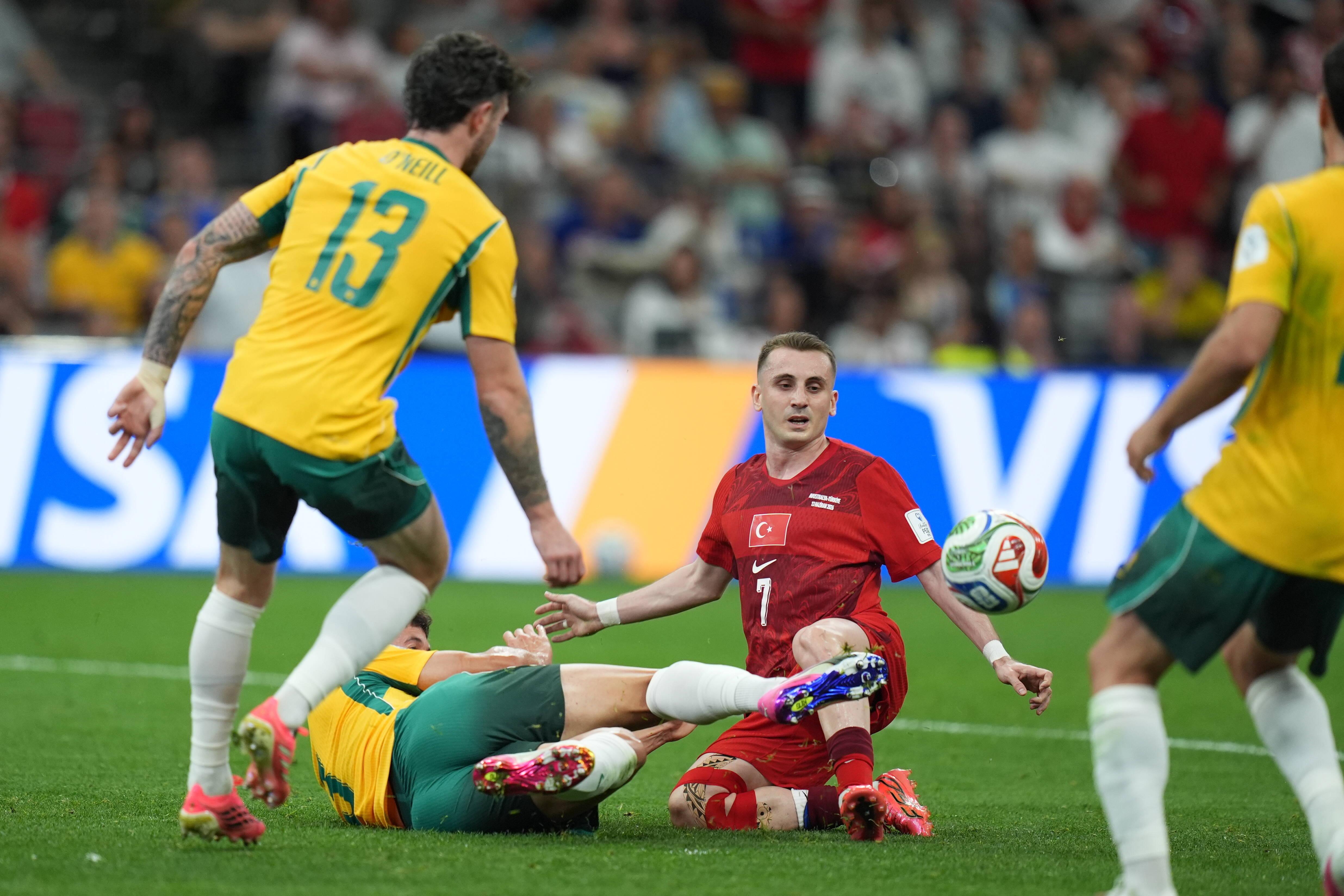 As melhores imagens do Austrália-Turquia - Akturkoglu - foto: Imago
