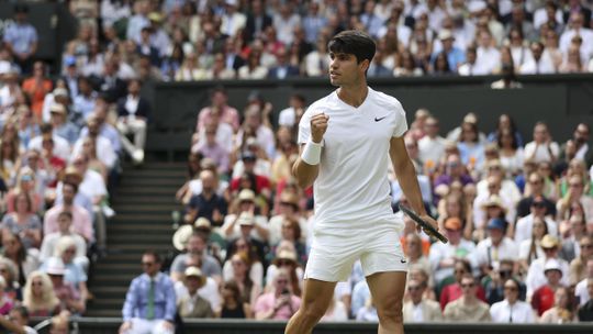 Wimbledon em direto: Alcaraz e Djokovic lutam pela vitória na final