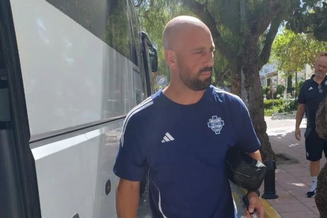 Ainda não foi apresentado, mas Pepe Reina já veste à Como