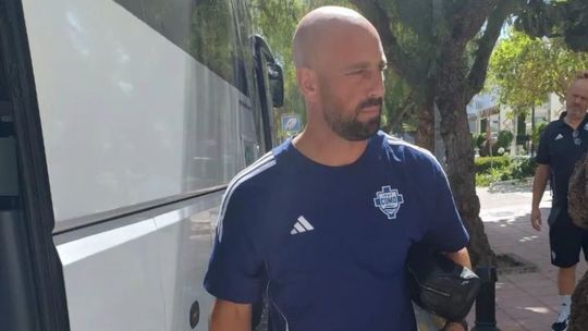 Ainda não foi apresentado, mas Pepe Reina já veste à Como