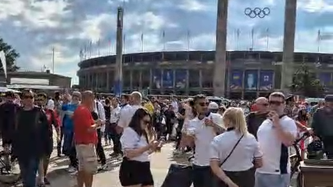 O ambiente à porta do Estádio Olímpico de Berlim